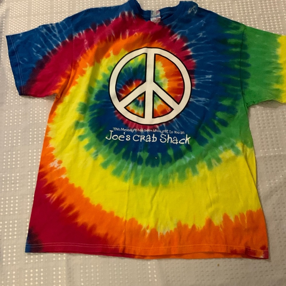 Joe’sCrab Shack tie-dyed t-shirt, size 2XL.